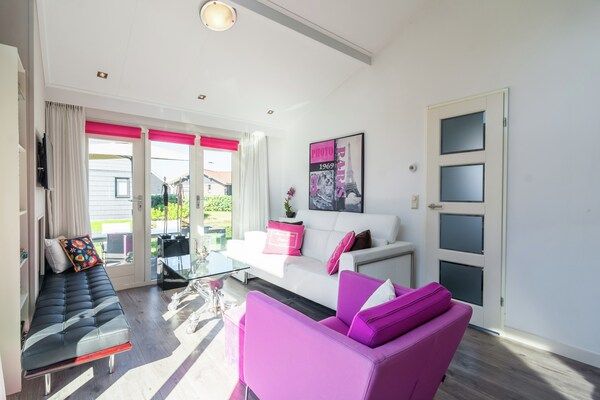 Woonkamer - Knus en mooi vakantiehuis in Kattendijke met tuin in Kattendijke (4)