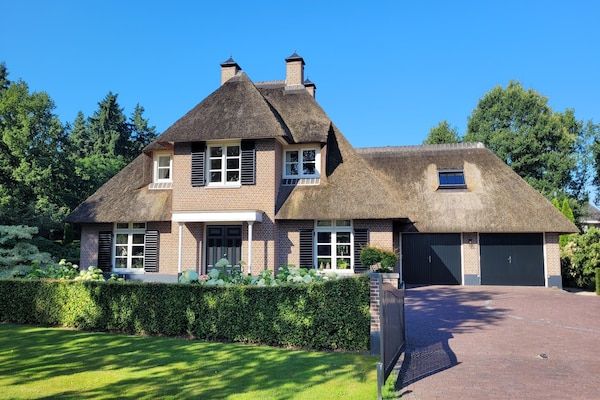 Buitenkant - Villa in Overloon bij Oorlogsmuseum en Zoo in Overloon (1)