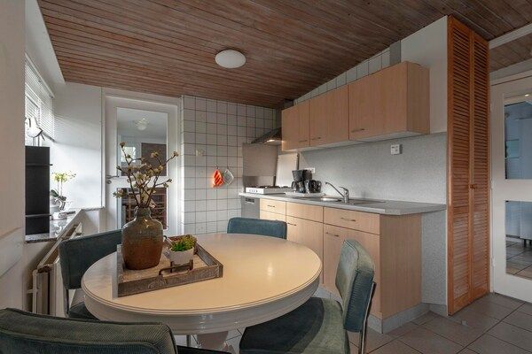 Keuken - Duinland 89 huis vlakbij het strand in Sint Maartenszee (4)