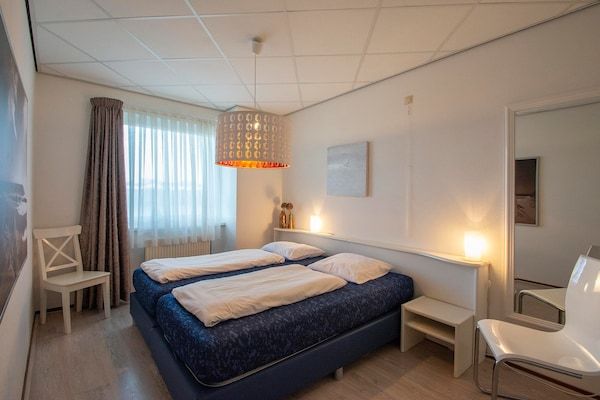 Slaapkamer - Strandslag 107 appartement aan het strand in Julianadorp aan Zee (3)