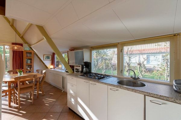 Keuken - Sandepark 93 huis vlakbij Groote Keeten Strand in Callantsoog (3)