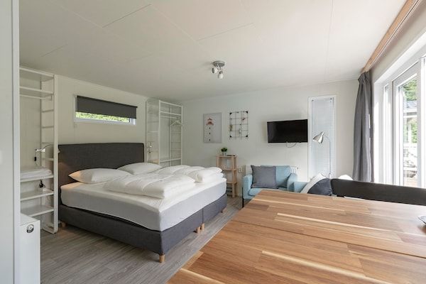 Slaapkamer - Chalet op Texel bij Strand en Bos in De Koog (3)