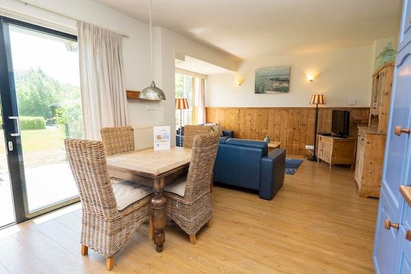 Eetkamer - Appartement in De Koog bij Texel Strand in De Koog (3)