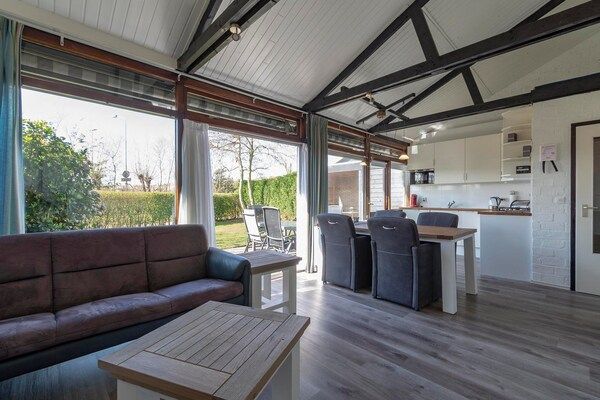 Woonkamer - Boerenslag-2, 5 gasten tegenover het strand in Sint Maartenszee (2)