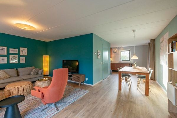 Woonkamer - Villa in Julianadorp bij het Strand in Julianadorp aan Zee (4)