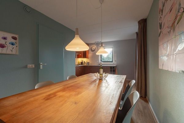 Eetkamer - Villa in Julianadorp bij het Strand in Julianadorp aan Zee (5)