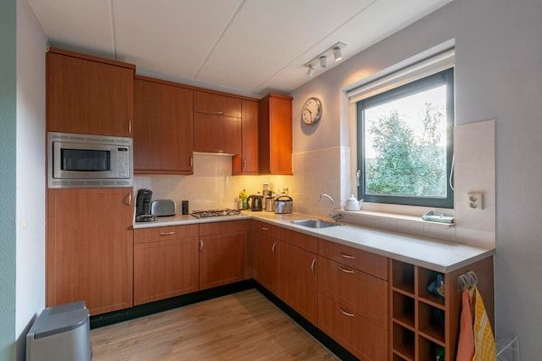 Keuken - Villa in Julianadorp bij het Strand in Julianadorp aan Zee (3)