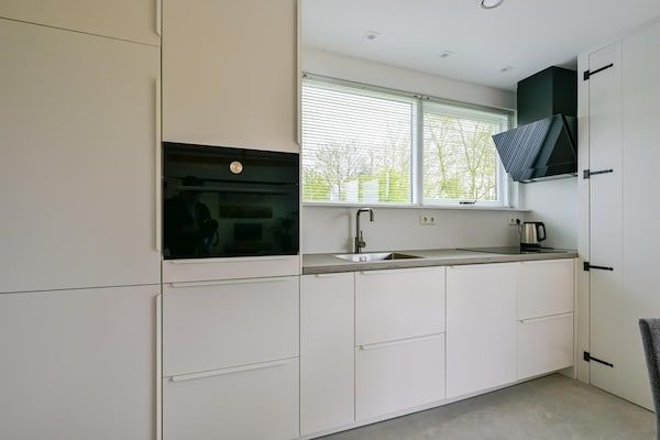 Keuken - Eureka 36 bungalow voor 4 personen met tuin in Sint Maartensvlotbrug (4)