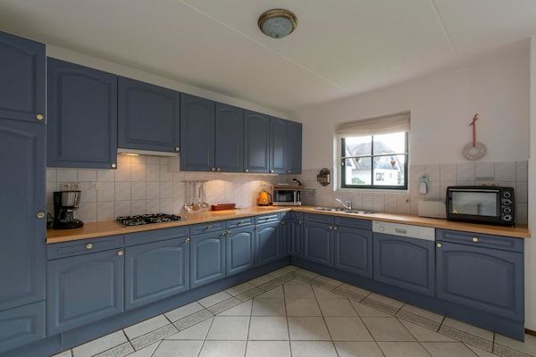 Keuken - Villa in Callantsoog bij het Strand in Callantsoog (3)