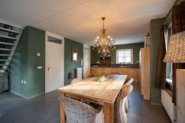 Eetkamer - Villa in Callantsoog met Whirlpool en Strand in Callantsoog (4)