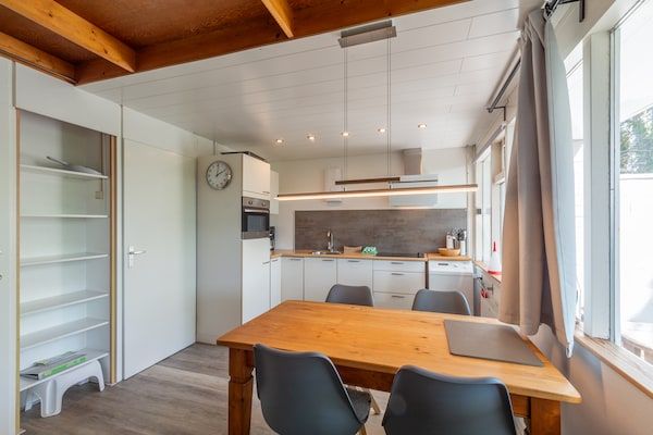Eetkamer - Garnekuul 18 vakantiehuis met veranda in Callantsoog (3)