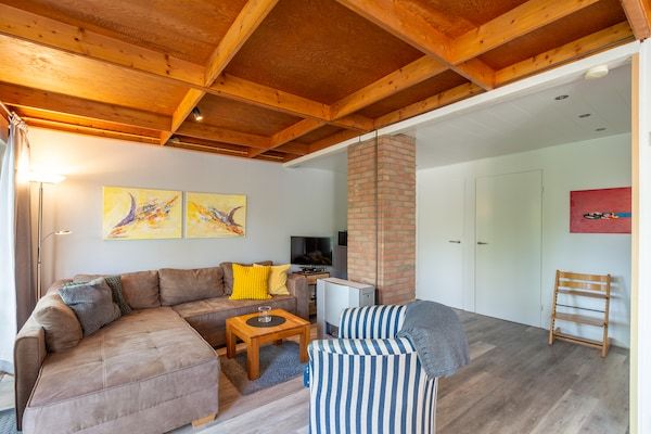 Woonkamer - Garnekuul 18 vakantiehuis met veranda in Callantsoog (2)