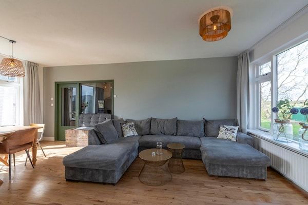 Woonkamer - Ruime villa met tuin in Callantsoog (2)