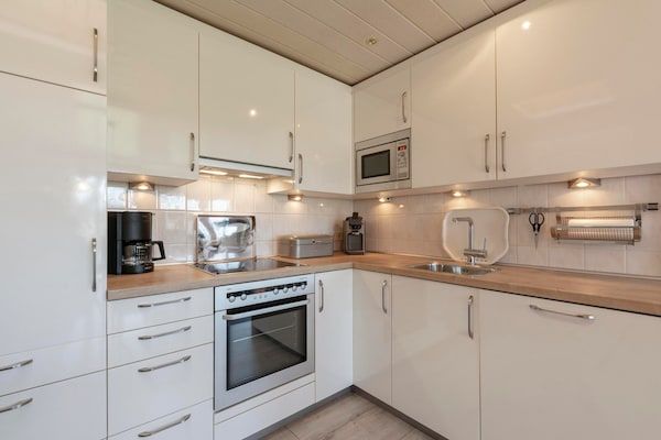 Keuken - Bungalow op Garnekuul park met tuin in Callantsoog (3)