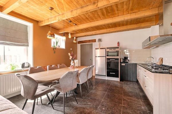 Eetkamer - Appartement met tuin in Nederlands landschap in Callantsoog (3)