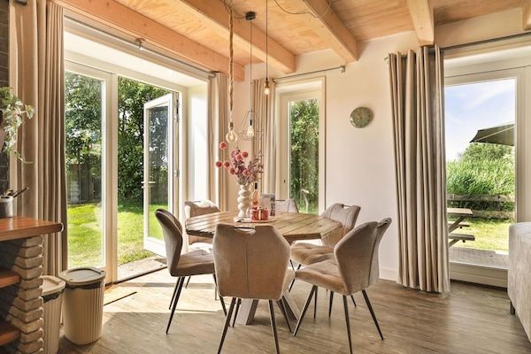Eetkamer - Vossehoeck 3 met uitzicht op natuurgebied in Callantsoog (3)