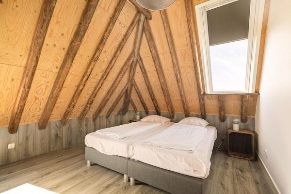 Slaapkamer - Vossehoeck 3 met uitzicht op natuurgebied in Callantsoog (4)
