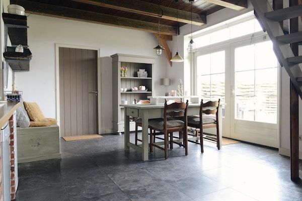 Eetkamer - Ruim appartement met tuin in Callantsoog (2)