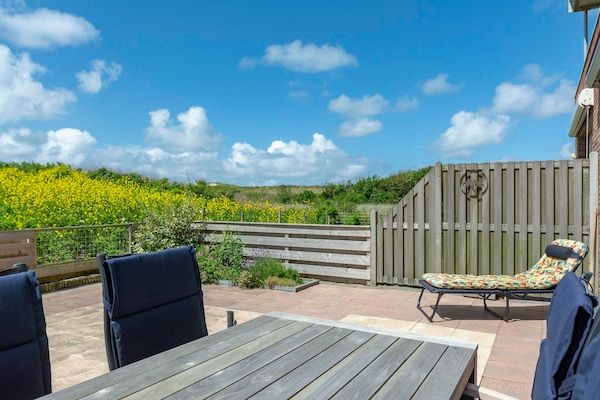 Terras - Appartement Groote Keeten bij Strand & Sauna in Groote Keeten (5)