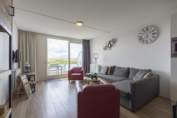 Woonkamer - Appartement bij Groote Keeten Strand in Groote Keeten (5)