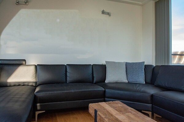 Woonkamer - Penthouse Duinerei aan zee met sauna in Groote Keeten (3)