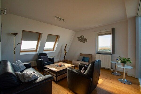 Woonkamer - Penthouse Duinerei aan zee met sauna in Groote Keeten (2)
