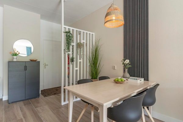 Eetkamer - Appartement aan het strand in Nederland in Callantsoog (2)