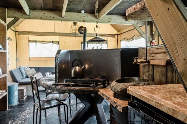 Keuken - Charmant verblijf in een Woodlodge in Callantsoog (5)