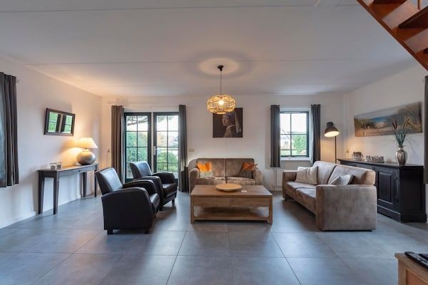 Woonkamer - Villa met uitzicht over het park De Buitenplaats in Callantsoog (2)