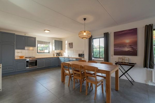Keuken - Villa met uitzicht over het park De Buitenplaats in Callantsoog (5)