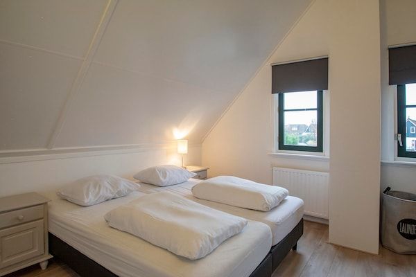 Slaapkamer - Villa met uitzicht over het park De Buitenplaats in Callantsoog (4)