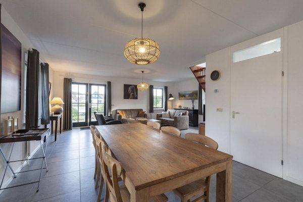 Eetkamer - Villa met uitzicht over het park De Buitenplaats in Callantsoog (3)