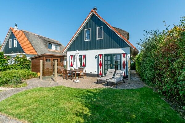 Buitenkant - De Buitenplaats 7 villa met uitzicht op de duinen in Callantsoog (1)