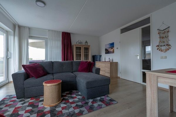 Woonkamer - Residence Juliana 53 appartement aan zee in Julianadorp aan Zee (2)