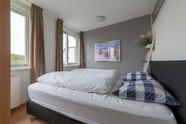 Slaapkamer - Wellness Home voor koppels in Callantsoog (5)