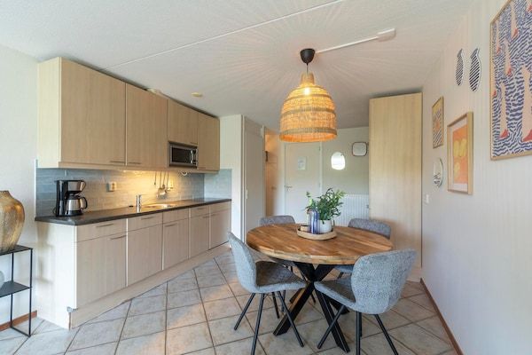 Eetkamer - Wijde Blick 310 appartement vlakbij het strand in Callantsoog (2)