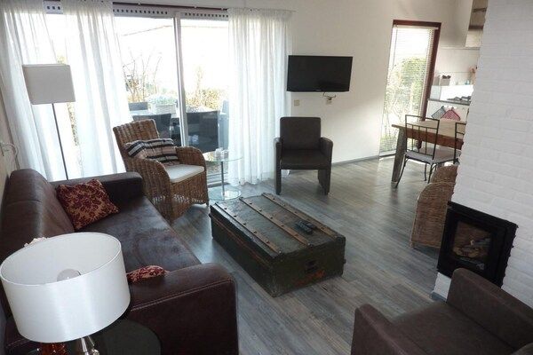 Woonkamer - Zonovergoten vakantiehuis aan zee in Breskens (2)