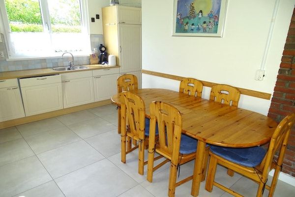 Eetkamer - Vakantiehuis Breskens bij Zee in Breskens (3)