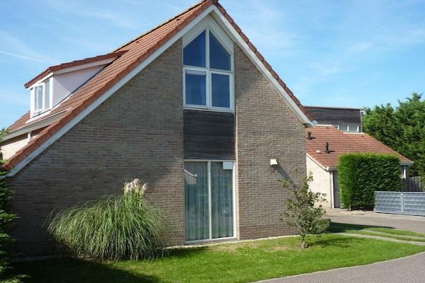 Buitenkant - Bungalow in Breskens bij Strand en Vuurtoren in Breskens (1)