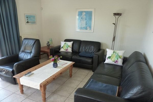 Woonkamer - Bungalow in Breskens bij Strand en Vuurtoren in Breskens (2)
