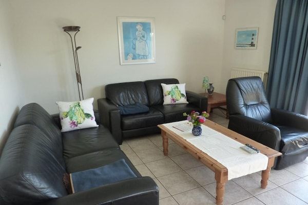 Woonkamer - Bungalow in Breskens bij Strand en Vuurtoren in Breskens (2)