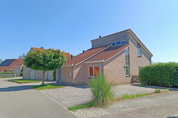 Buitenkant - Stijlvol kusthuis met aanlegsteiger in Breskens (1)