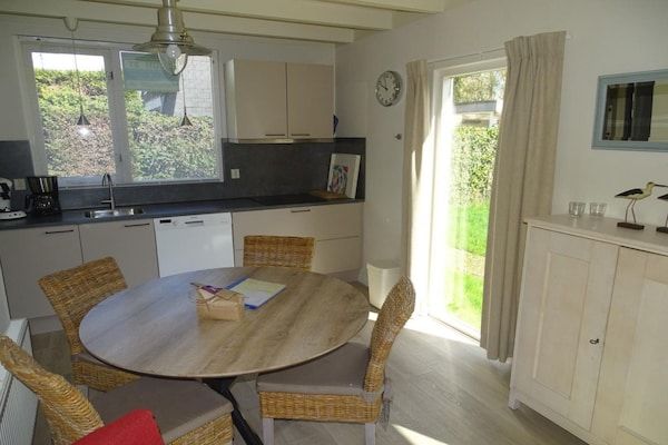 Eetkamer - Familieverblijf – Dichtbij het strand in Breskens (3)