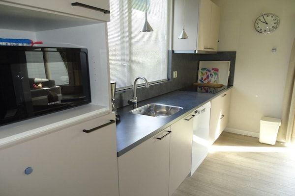 Keuken - Familieverblijf – Dichtbij het strand in Breskens (4)