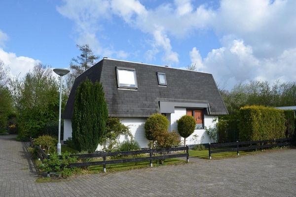 Buitenkant - Zeeuwse woning met open haard in Breskens (1)