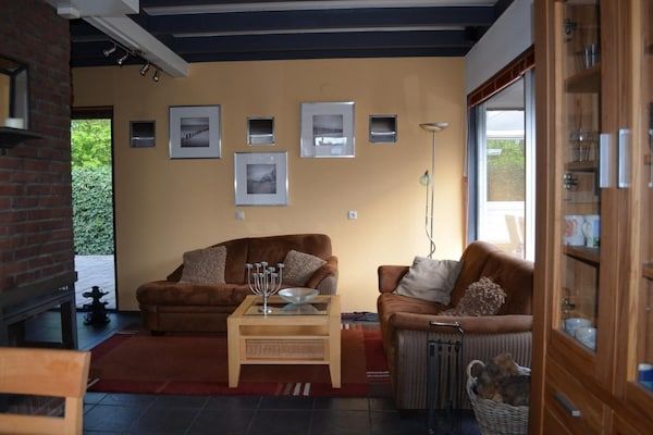 Woonkamer - Zeeuwse woning met open haard in Breskens (3)