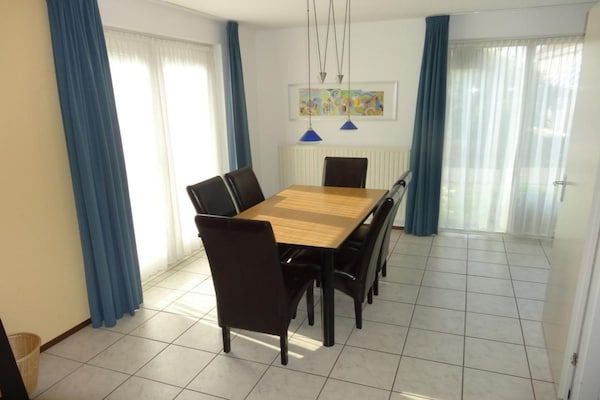 Eetkamer - Bungalow in Breskens bij Vuurtoren in Breskens (3)