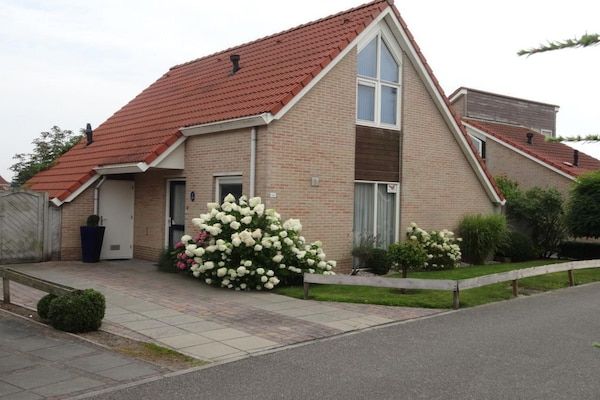 Buitenkant - Bungalow in Breskens bij Vuurtoren in Breskens (1)