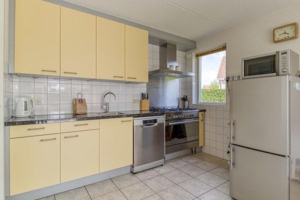 Keuken - Huis in Breskens bij het Strand in Breskens (4)