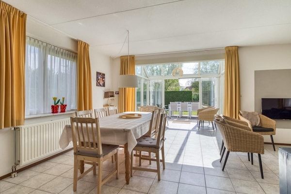 Eetkamer - Huis in Breskens bij het Strand in Breskens (3)